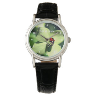 Ladybug op White Dogwood Flower Persoonlijk Horloge