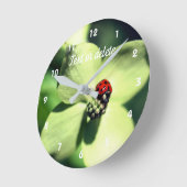 Ladybug op White Dogwood Flower Persoonlijk Ronde Klok (Hoek)