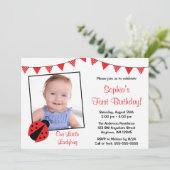 Ladybug Rood Zwart Foto Verjaardag uitnodigingen (Staand voorkant)