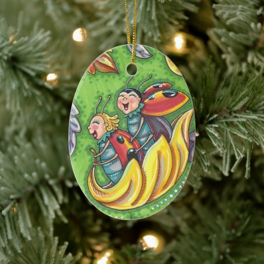 LADYBUGS RIDING ON FALLING AUTUMN LEAVES, FUN BUG KERAMISCH ORNAMENT (Boom)