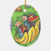 LADYBUGS RIDING ON FALLING AUTUMN LEAVES, FUN BUG KERAMISCH ORNAMENT (Voorkant)
