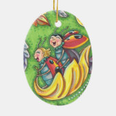 LADYBUGS RIDING ON FALLING AUTUMN LEAVES, FUN BUG KERAMISCH ORNAMENT (Achterkant)