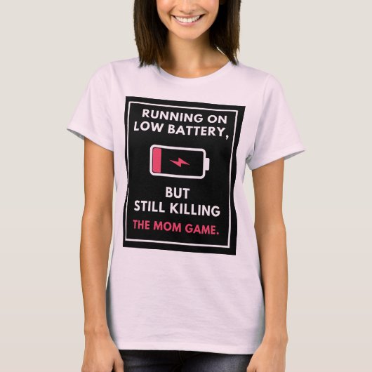Lage batterij, maar nog steeds de moeder spel dode t-shirt (Voorkant)