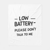 Lage batterij praat alsjeblieft niet met me - grap fleece deken (Voorkant)