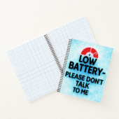 Lage batterij praat alsjeblieft niet met me - grap notitieboek (Binnen)