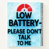 Lage batterij praat alsjeblieft niet met me - grap notitieboek (Achterkant)