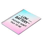 Lage batterij praat alsjeblieft niet met me - grap notitieboek (Linkerzijde)