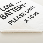 Lage batterij praat alsjeblieft niet met me - grap sherpa deken (3/4)