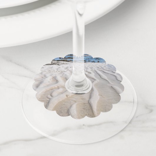 Lage getijde wijnglaslabel (Dichtbij)