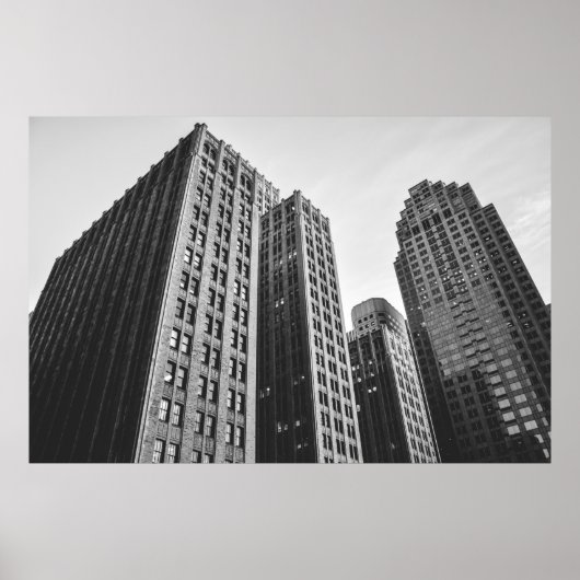 LAGE GRAYSCHALE HOTOGRAFIEK VAN HOOGSE GEBOUWD POSTER (Voorkant)