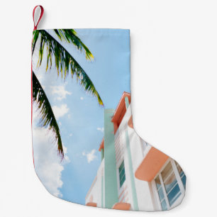 LAGE HOOGHOTO VAN WITTE EN ORANJE CONCRETE BOUW KLEINE KERSTSOK