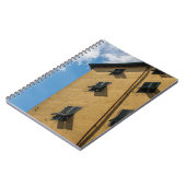 LAGE HOOGHOTOGRAFIE VAN HET VENSTER BROWN LOUVER NOTITIEBOEK (Linkerzijde)