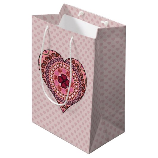 Lagen van de Heart Gift Bag Medium Cadeauzakje (Voorkant Gekanteld)
