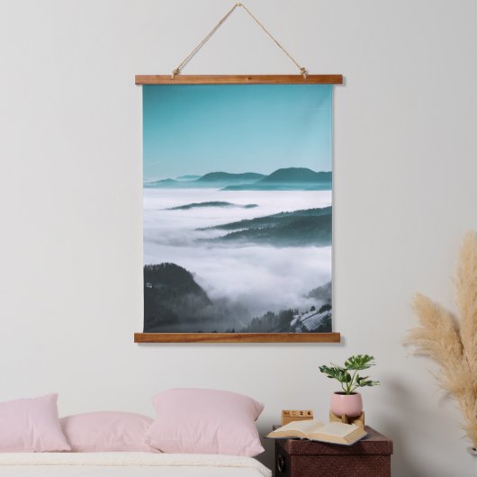 Lagen van heuvels, mist en bomen hangend wandkleed (Slaapkamer)