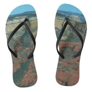 Lagen van rode rotsen in Sedona Arizona Teenslippers