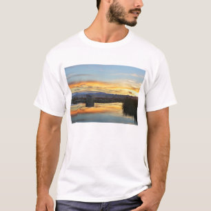 Laguna Nimez Sunset, El Calafate, Argentinië T-shirt
