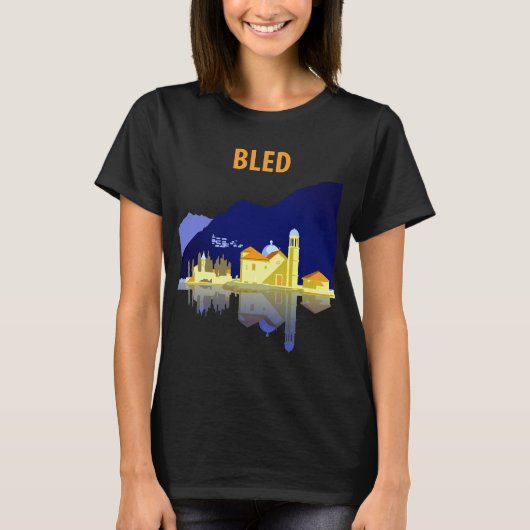 Lake Bled Kerk Reflectie Blauwe Reis T-shirt (Voorkant)