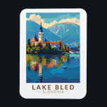 Lake Bled Slovenië Reiskunst Vintage Magneet<br><div class="desc">Kunstontwerp van de vector van het meer Bled. Het meer van Bled is een meer in de Juliaanse Alpen in de regio Boven-Carniolan in het noordwesten van Slovenië,  waar het grenst aan de stad Bled.</div>