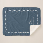 Lake Blue Wavy Border Monogrammed Sherpa Deken (Voorkant (horizontaal))
