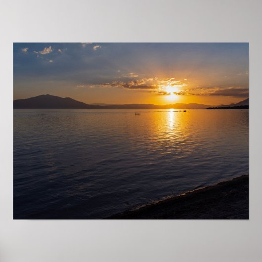 Lake Chapala & bergen langs de horizon bij zonsond Poster (Voorkant)