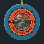 Lake Clark National Park Brown Beer Retro Compass Keramisch Ornament<br><div class="desc">Vectorkunstontwerp van Lake Clark. Het park is een land van verbluffende schoonheid. Vulkaanstoom,  zalmrun,  beren foerageren en ondiepe bergen weerspiegelen zich in de turkooismeren.</div>