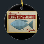 Lake Cumberland Fish Vintage Travel Keramisch Ornament<br><div class="desc">Deze groeten uit het klassieke reisontwerp van het meer van Cumberland hebben een leuke blauwe vis met rode accenten en een retro vibe uit de jaren zestig.</div>