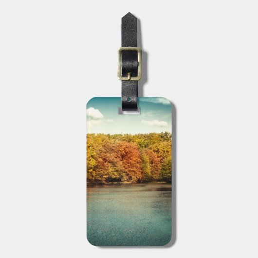 Lake Forest Trees Water Monogram Bagagelabel (Voorkant verticaal)