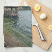 Lake Garda pier uitzicht theedoek (Quarter Fold)