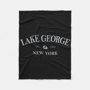 Lake George New York _ Lake George Ny Zeilboot  Fleece Deken