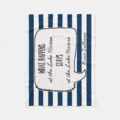 Lake House Cabin Wat er gebeurt blijft Quote Strip Fleece Deken (Voorkant)