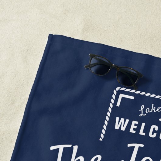 Lake House Familie Logo Aangepaste Strandlaken | M (In situ)