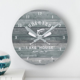 Lake House familienaam Rustic Blauwgroen Wood Ronde Klok