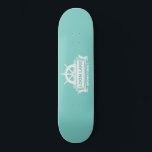 Lake House Family Name Summer Vacation Persoonlijk Skateboard<br><div class="desc">Lake House Family Name design. Ideaal voor zomervakanties op Lake. Matchingproducten zijn te vinden in de zomer op het collectie van het meer. U bent welkom om mijn winkels te bezoeken voor mooiere producten.</div>