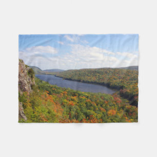 Lake in the Clouds fleece deken