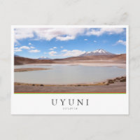 Lake landschap met vulkaan in de buurt van Uyuni, 