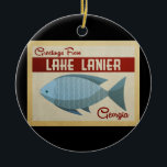 Lake Lanier Georgia Blue Fish Vintage Travel Keramisch Ornament<br><div class="desc">Deze groeten uit Lake Lanier Georgia vintage reisontwerp is voorzien van een leuke blauwe vis met rode accenten en een retro vibe uit de jaren zestig.</div>