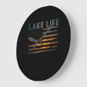 Lake Life Fisherman Sunset American Flag Bass Fish Grote Klok (Hoek)