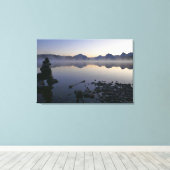 Lake McDonald bij zonsopgang I Canvas Afdruk (Insitu (Houten vloer))