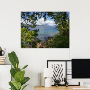 Lake McDonald door een bos kader Poster