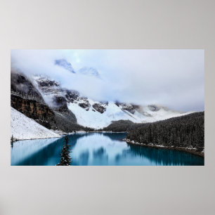 LAKE NEAR SNEEUW DEED MOUNTAIN TIJDENS DAGEN POSTER