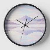 Lake Reflection Wall Clock – Serene Natuur Design (Voorkant)