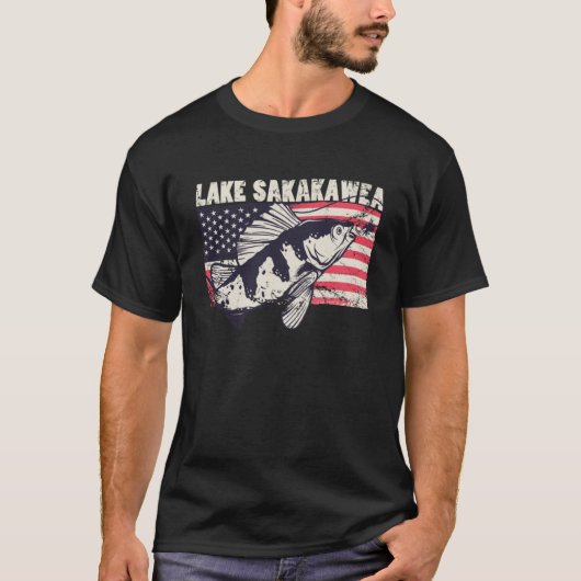 Lake Sakakawea American Flag Patriotic fishing the T-shirt (Voorkant)