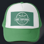 Lake Superior, aangepaste stad, naam, anker, pedde Trucker Pet<br><div class="desc">Dit Lake Superior nautical anchor-ontwerp is gepersonaliseerd met je favoriete Minnesota, Wisconsin, Michigan of Ontario lakeside stad of gebied (zoals Duluth, Beaver Bay, Lutsen, Grand Marais, Two Harbors, Bayfield, Madeline, Baileys Harbour, Egg Harbour, Sturgeon Bay, Marquette, Munising, Big Bay, Thunder Bay. enz.) en jouw naam (of schrapping). Dit retro, stijlontwerp...</div>