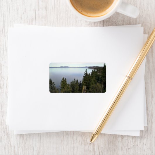 Lake Tahoe met pijnbomen Etiket (Insitu)