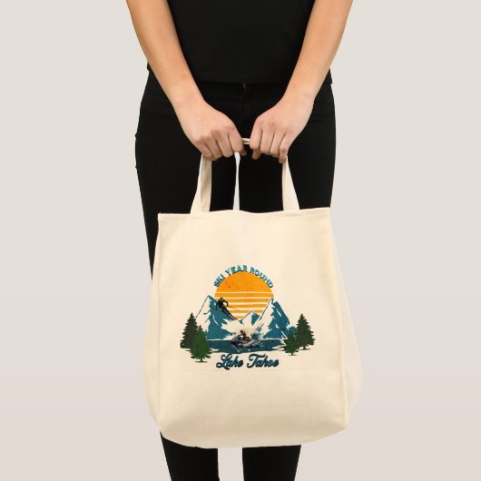 Lake Tahoe: Skijaar rond, Sneeuwski en waterski Tote Bag (Voorkant (product))