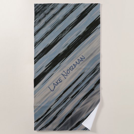 Lake Water Blue en Black Diagonal Natuurlijke Stre Strandlaken (Voorkant)