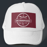 Lake Winnipesaukee NH aangepaste stad, naam, anker Trucker Pet<br><div class="desc">Het nautische ankerontwerp van het meer Winnipesaukee, New Hampshire is gepersonaliseerd met uw stad (zoals Moultonborough, Wolfeboro, Meredith, Alton, Gilford, Weirs Beach, enz.) en jouw naam (of schrapping). Dit retro, stijlontwerp is voorzien van een witte cirkel, anker, gekristalliseerde peddels en een vette banner die Lake Winnipesaukee leest. Ideaal voor de...</div>