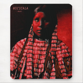 Lakhotah meisje in een tipi muismat