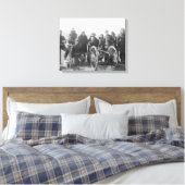 Lakota Scouts en witte soldaten die achter zijn ge Canvas Afdruk (Insitu (Slaapkamer))