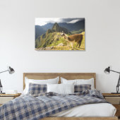 Lamas en een overblik op Machu Picchu, Canvas Afdruk (Insitu (Slaapkamer))